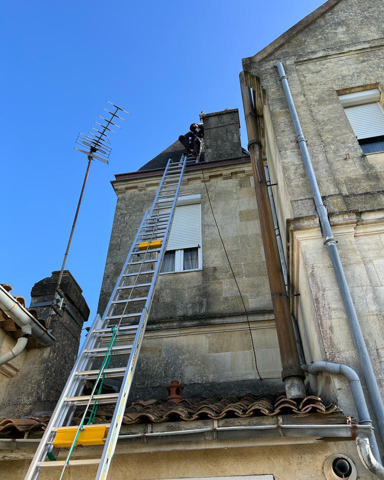 Chantier de chauffage au bois à Saint-Émilion — artisan chauffagiste Le Cœur du Foyer