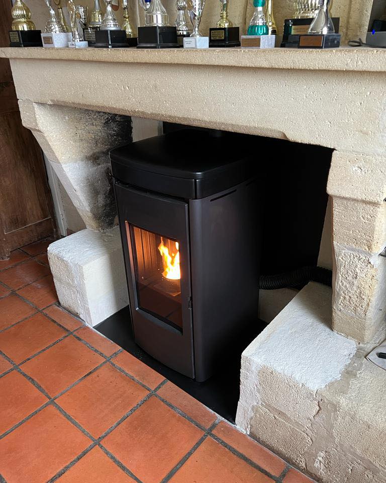 Insert à bois installé à Guîtres — chantier Le Cœur du Foyer