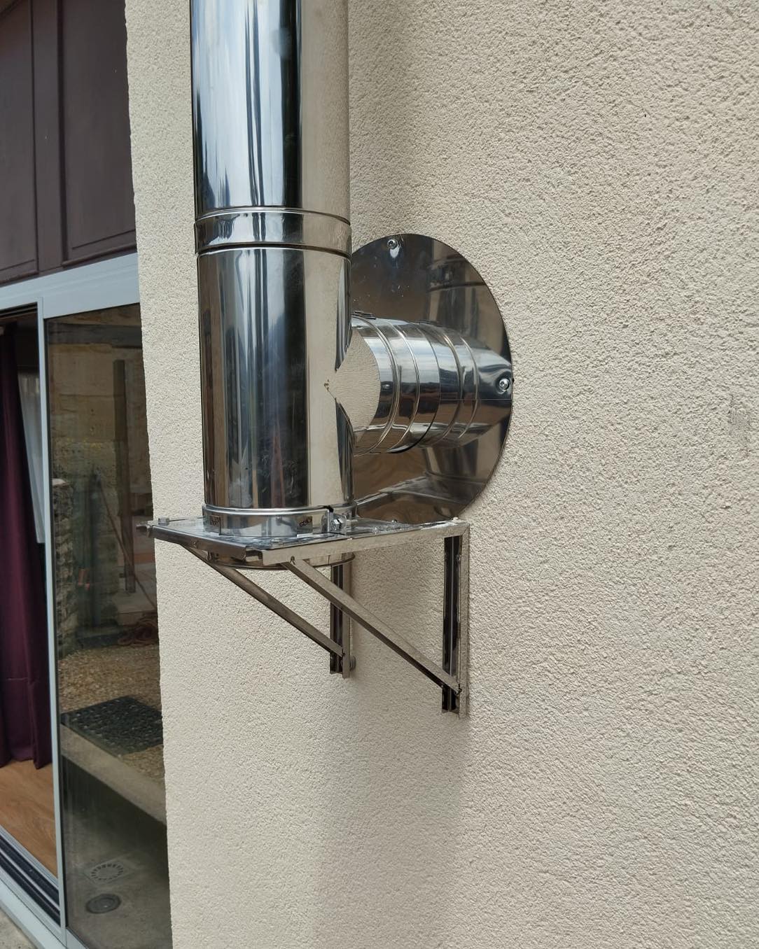 Pose de poêle à bois à Guîtres par Le Cœur du Foyer, artisan RGE Qualibois