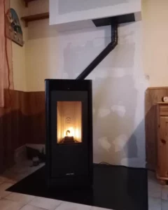Poêle à granulés posé à Saint-Émilion par Le Cœur du Foyer, showroom à Libourne