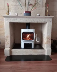 Poêle à granulés posé à Saint-Émilion par Le Cœur du Foyer, showroom à Libourne