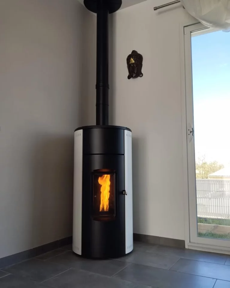 Pose de poêle à bois à Castillon-la-Bataille par Le Cœur du Foyer, artisan RGE Qualibois