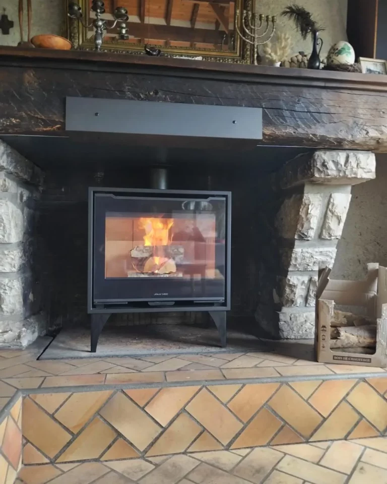 Poêle à granulés posé à Fronsac par Le Cœur du Foyer, showroom à Libourne
