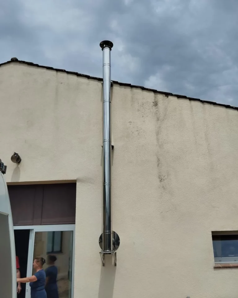 Installation de poêle à granulés à Guîtres — réalisation Le Cœur du Foyer